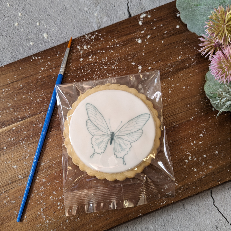 The Biskery's DIY party favour biscuit kit: personalise biscuits! Fun for kids' birthday parties.