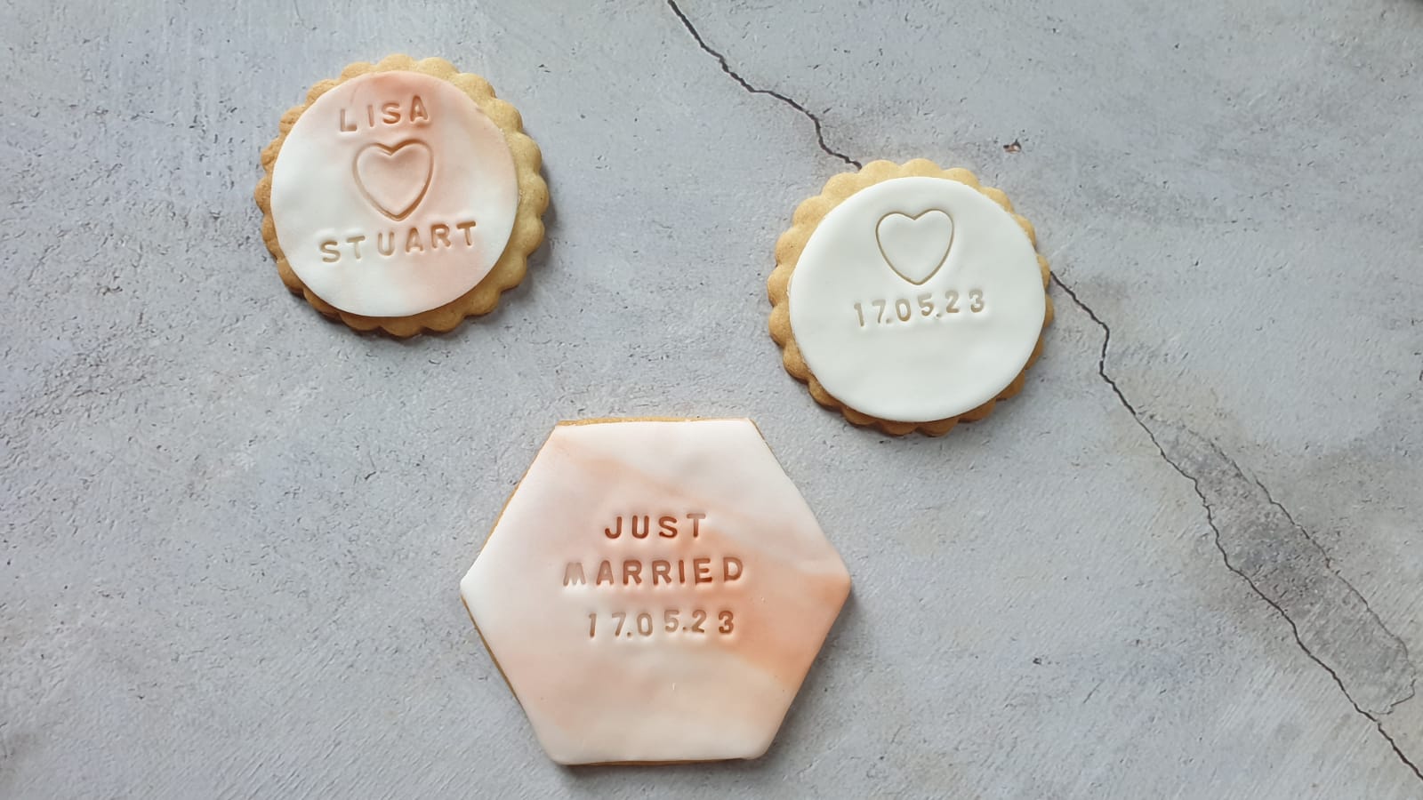 Just married fondant biscuits