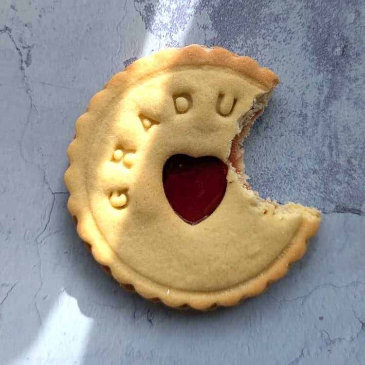 personalised baked gifts graduation UK