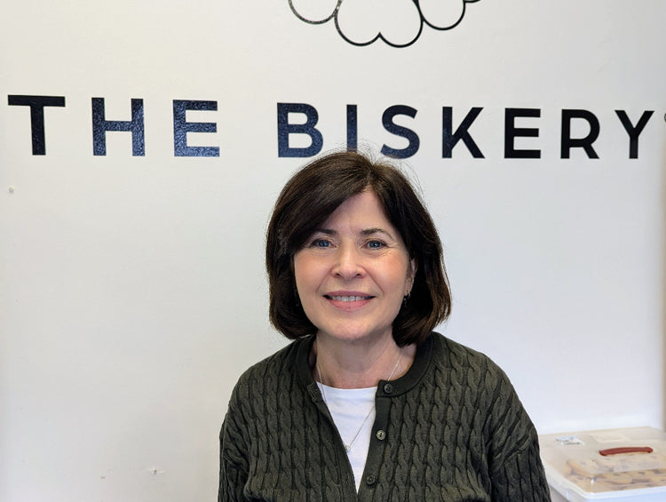 Zhara Armstrong standing in front of a sign that reads 'The Biskery'.