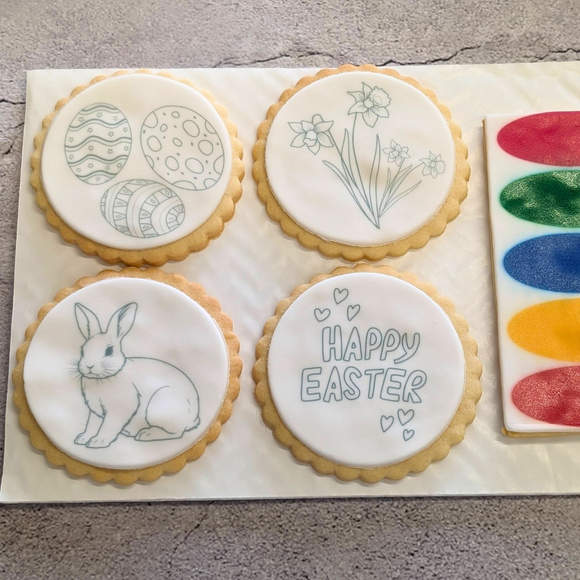 The Biskery Easter Biscuit Decorating Kit. Kit with Easter egg & bunny cookies, icing & paintbrush for creative fun.