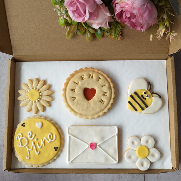 Be My Valentine Biscuits - These heart-shaped biscuits are the perfect Valentine's Day gift! 